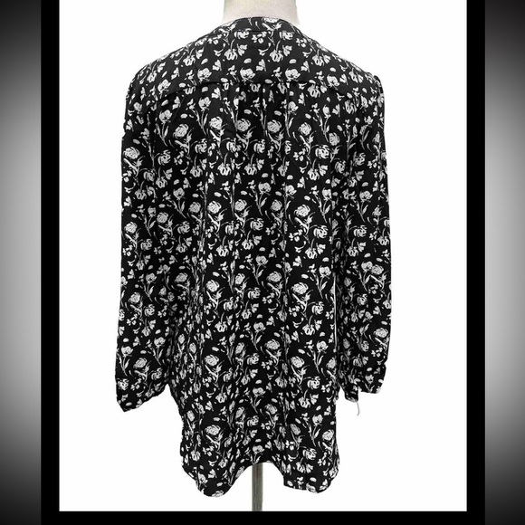 Monday Fun Stitch Fix Gigi Button Down Woven Top - Picture 2 of 6